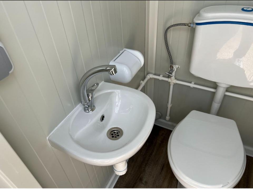 CONTENEDOR SANITARIO WC DOBLE (120X 220M) NUEVO - Imagen 10