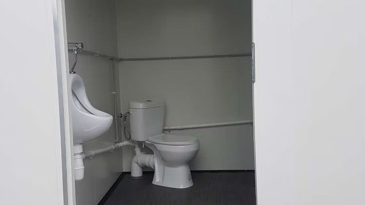 Remolque Sanitario con Doble Aseo - Imagen 5
